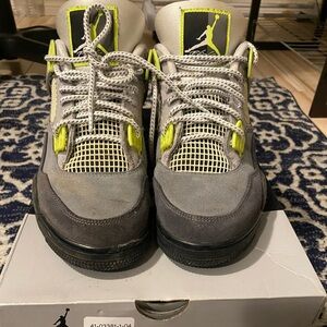 Jordan 4 se neon